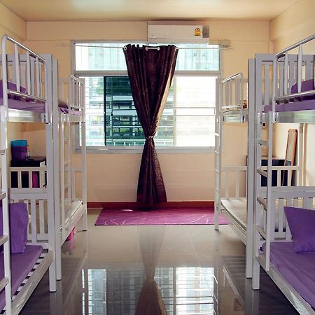 Small Elephant Hostel Bangkok Extérieur photo