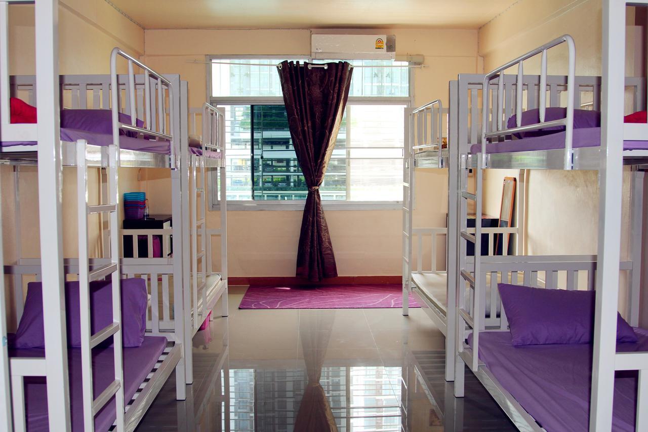 Small Elephant Hostel Bangkok Extérieur photo
