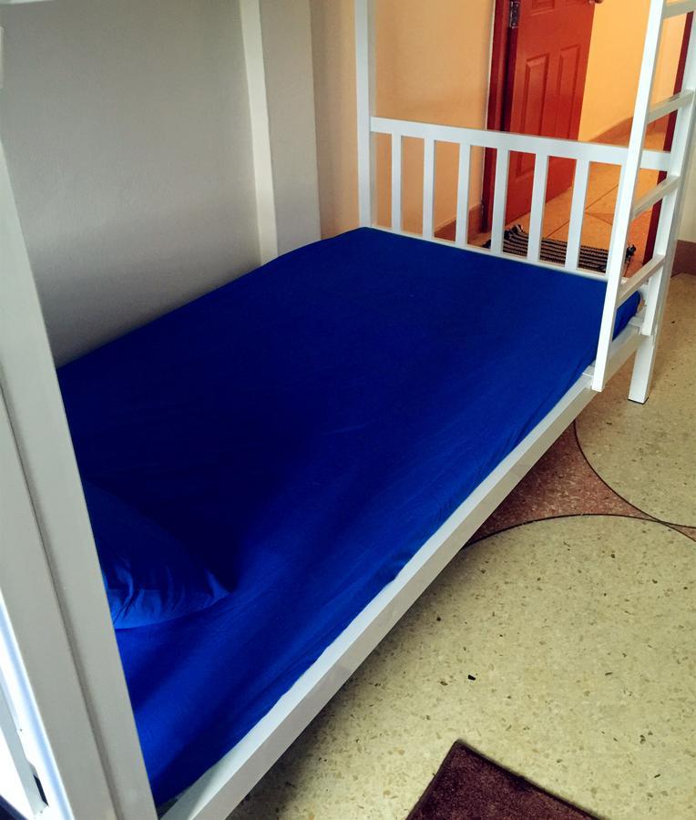 Small Elephant Hostel Bangkok Extérieur photo
