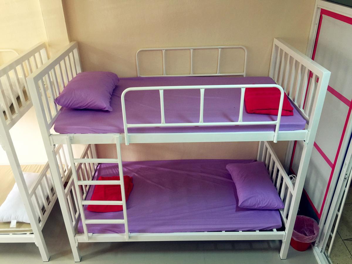 Small Elephant Hostel Bangkok Extérieur photo