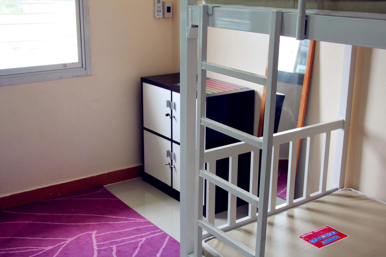 Small Elephant Hostel Bangkok Extérieur photo