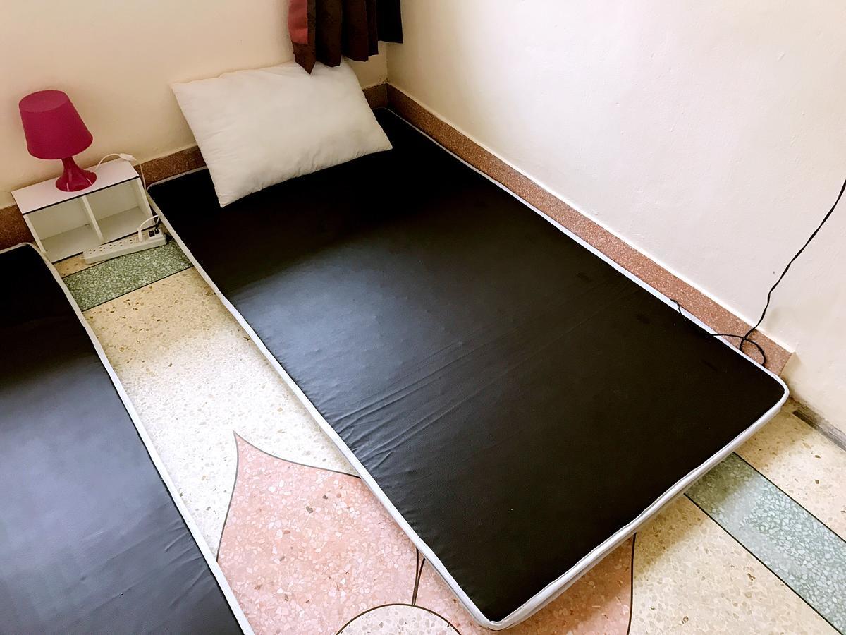 Small Elephant Hostel Bangkok Extérieur photo